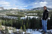 A bela paisagem da Sierra Nevada, a caminho do Yosemite, na Califórnia, nos Estados Unidos